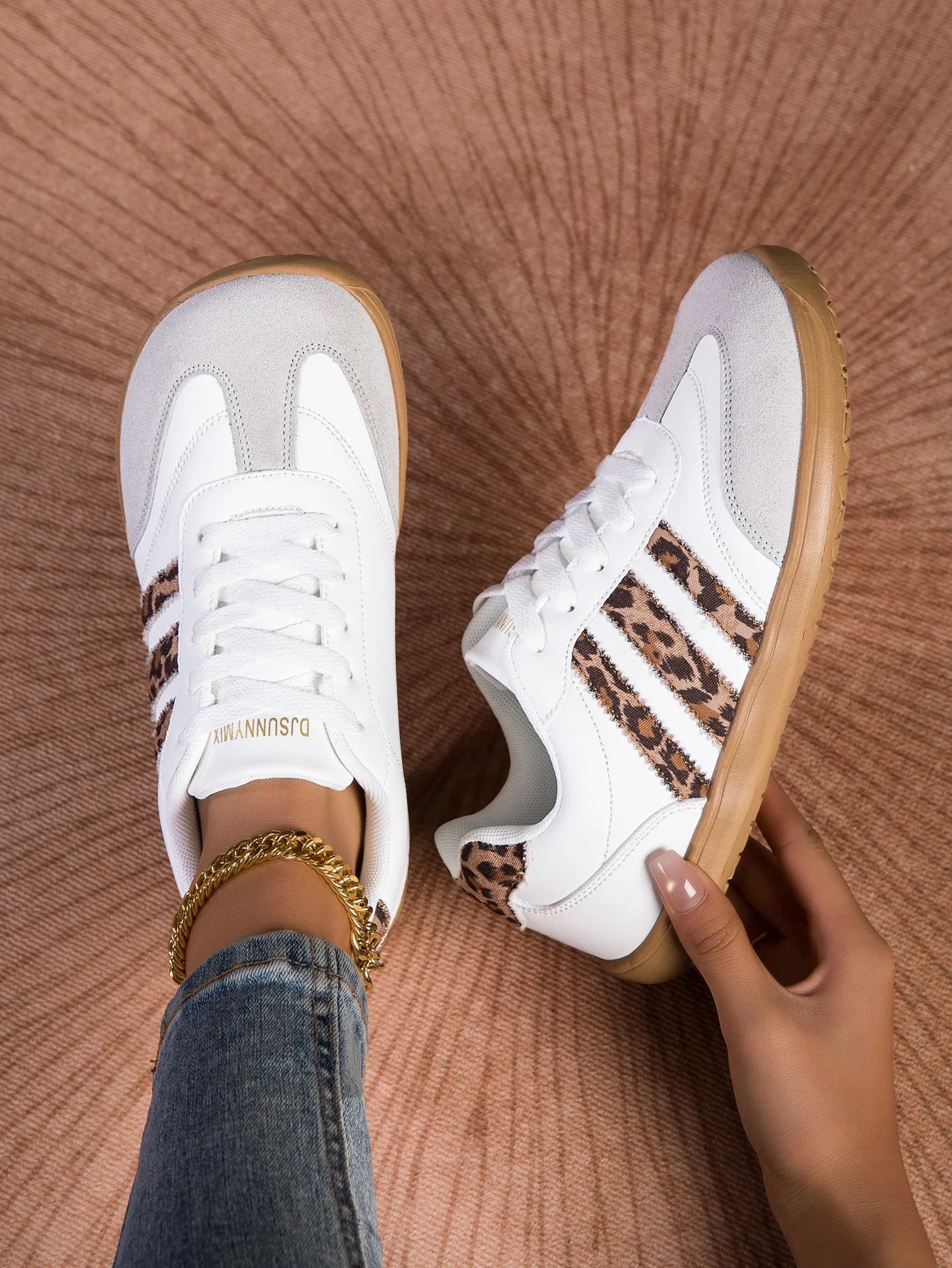 Wide Toe Shoes New Women Sneakers Comfortable Classical Shoes Outdoor Walking Sneakers Women Casual Flats Vulcanize Shoes Ladies